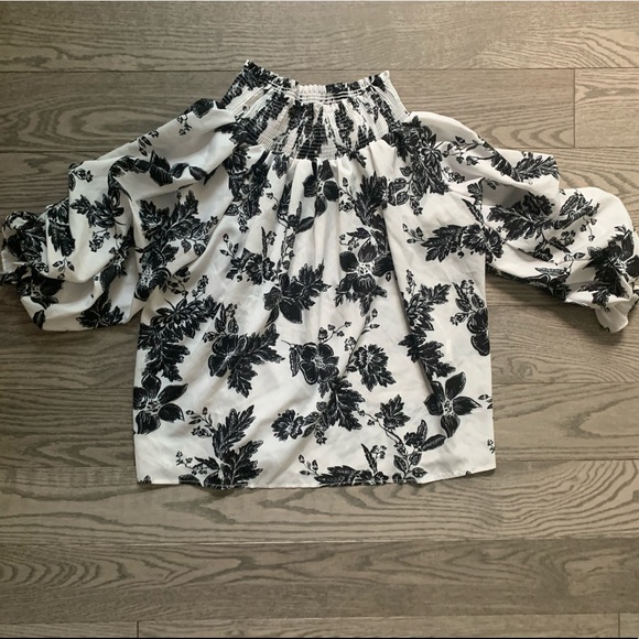 Floral top (off shoulder)🌺 by Coco✨ - Picture 3 of 6